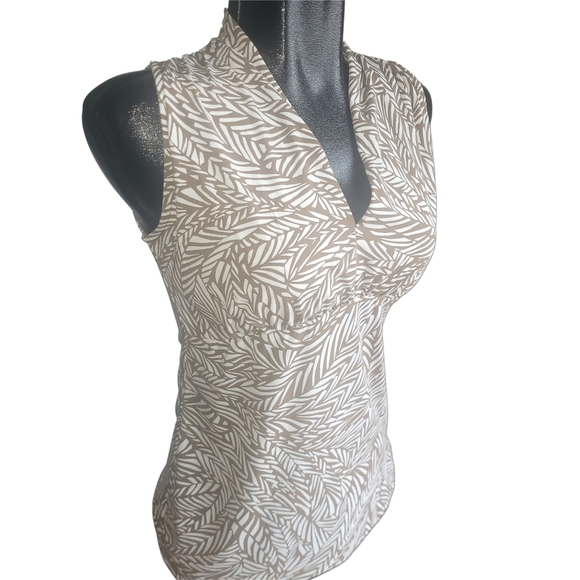 Banana Republic Leaf Patterned Sleeveless Top S - Picture 3 of 7